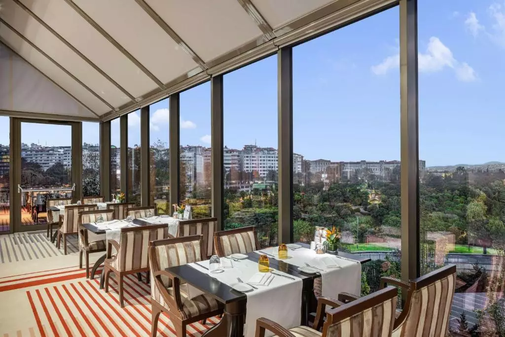 رستوران Hilton Bosphorus Hotel Istanbul